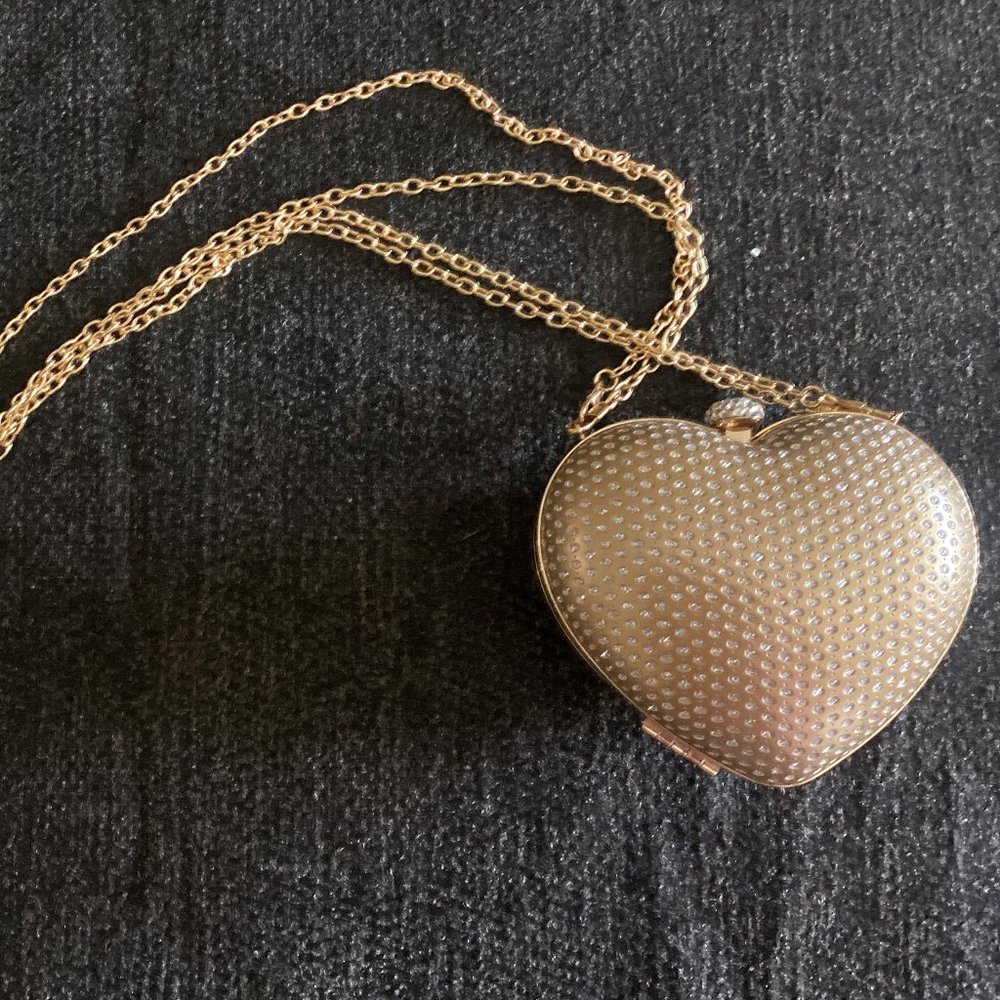 Heart shape clutch